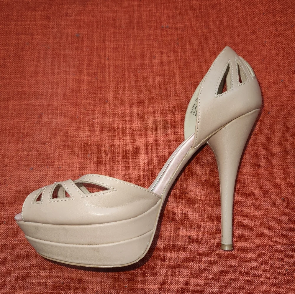4in Beige High Heels By Shoe Dazzle - Picture 4 of 14